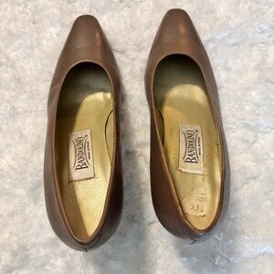 Bandolino Women’s Leather Pump Slip On Size 6 1/2 M Tan Color Made in Spain